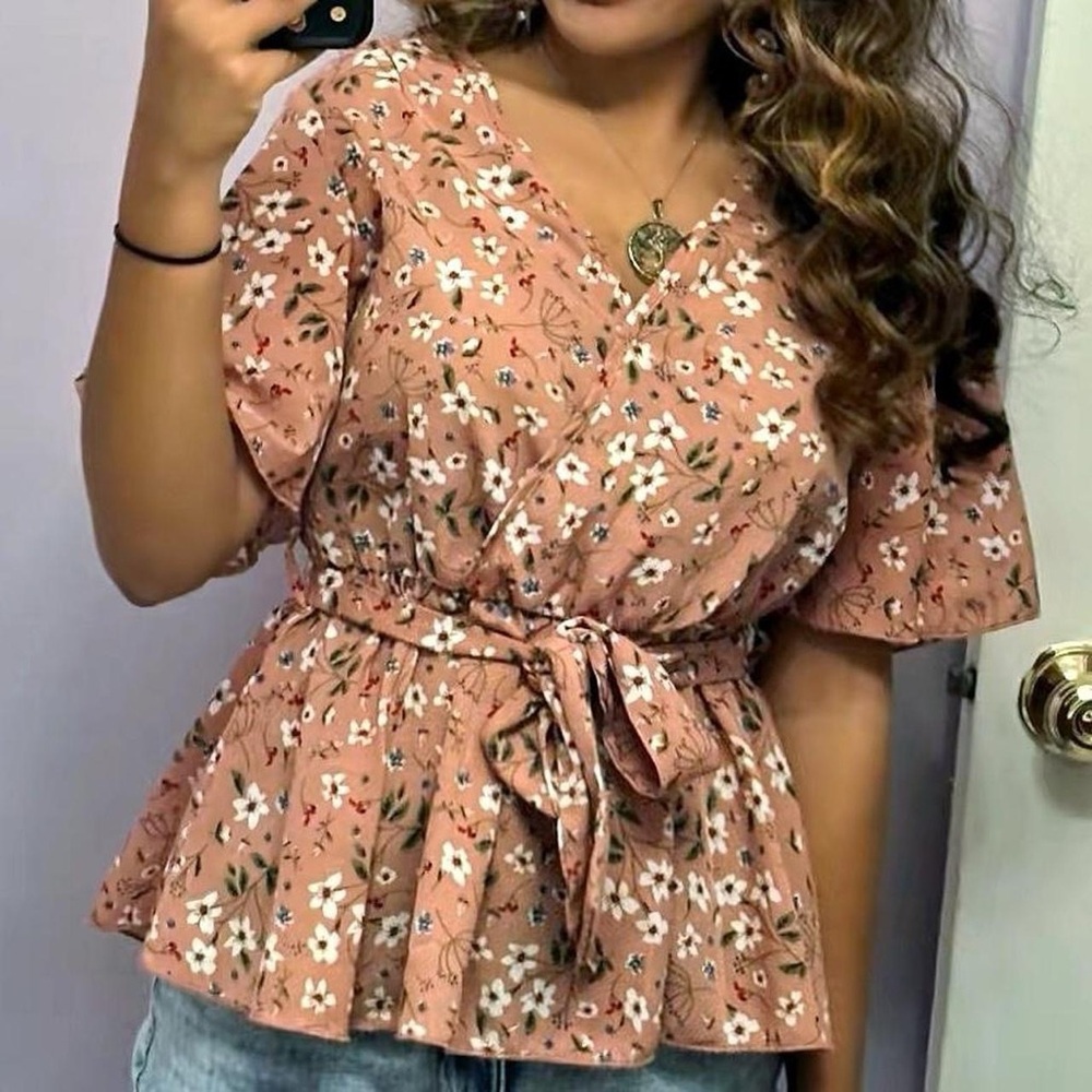 Chic Floral Blouse in Pink